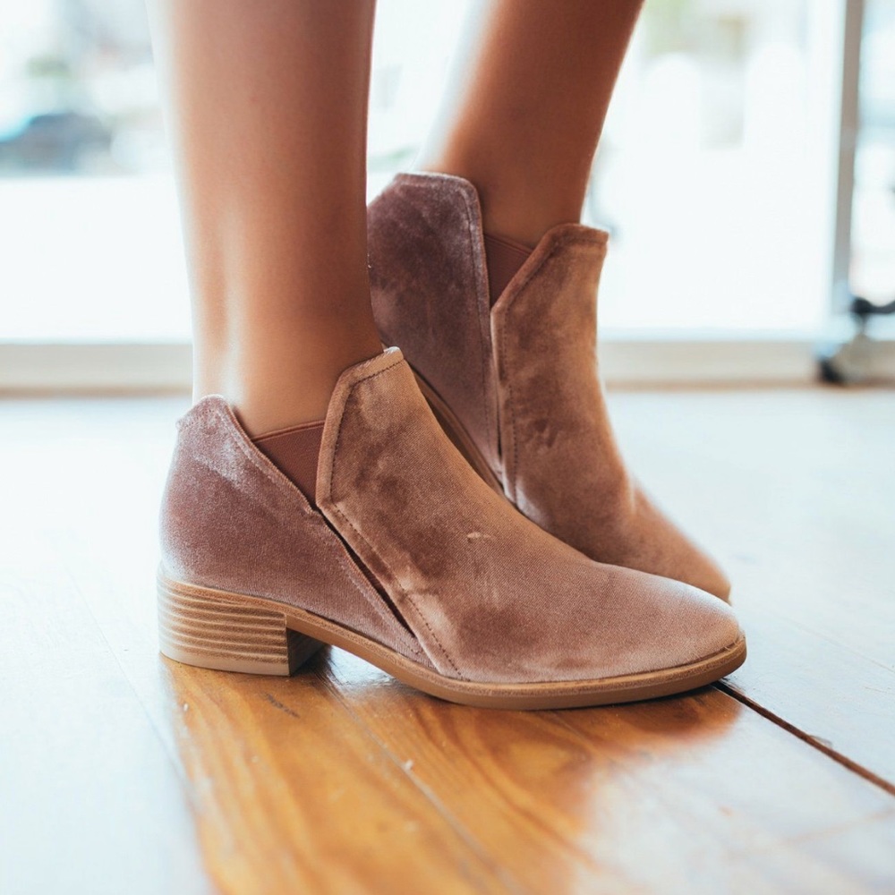 *brand new* Dolce Vita Velvet Booties